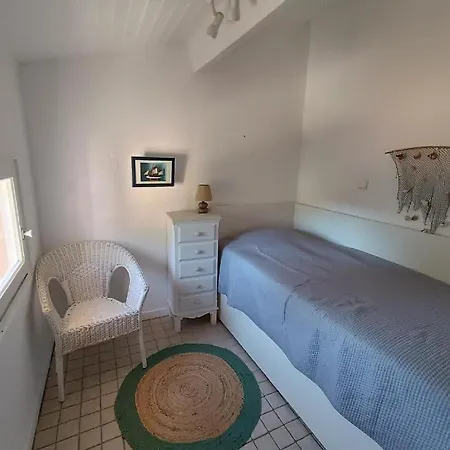 Au Calme, Climatise, Avec Parking, 2 Pas Des Plages, Le Port Appartement *